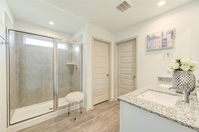 Building Photo - 1806 Laguna Wy