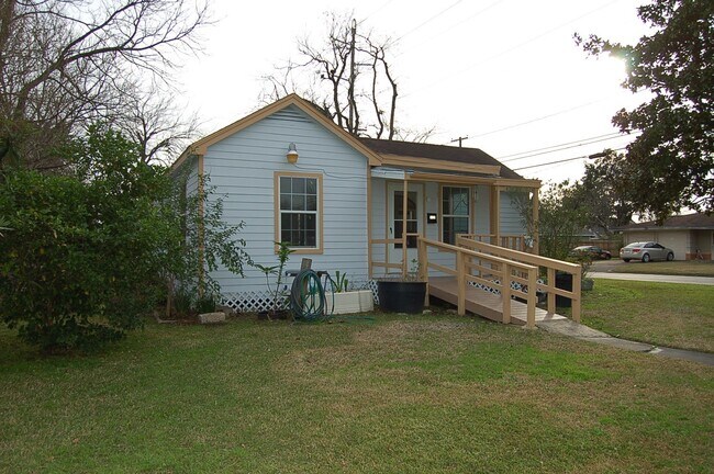 Building Photo - 7304 Kinney St