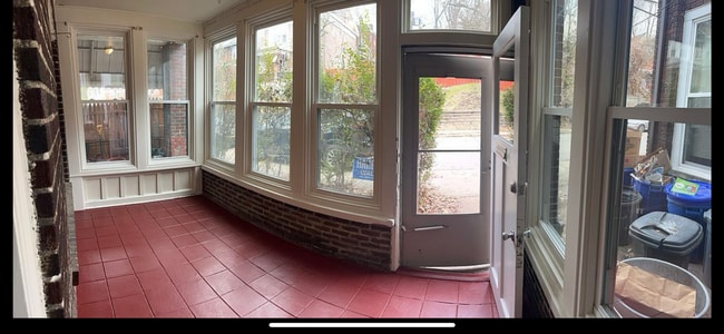 Building Photo - East Liberty 2-Bedroom duplex