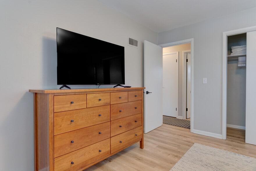 Building Photo - 834 Oregon St