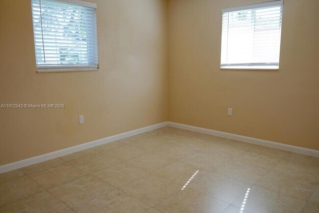 Building Photo - 10701 SW 77th Ct