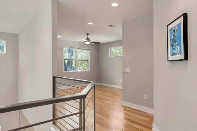 Building Photo - 3209 Govalle Ave