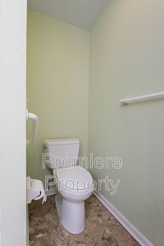 Building Photo - 6102 NE Kensington Dr