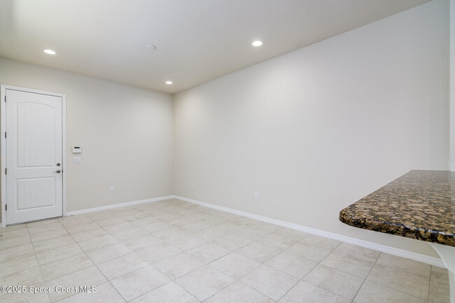 Building Photo - 3325 Sedge Dr