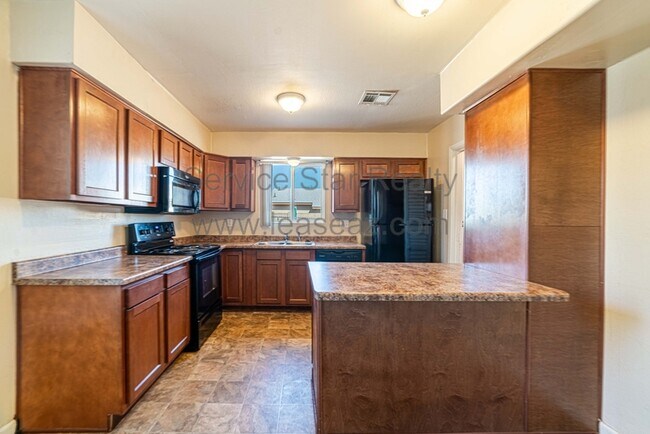 Building Photo - 507 S Hunt Dr