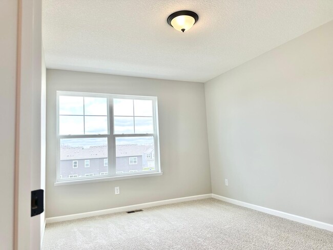 Building Photo - 13648 Pine Dr