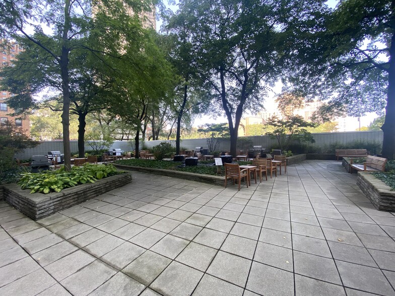 Building Photo - 3600 N Lake Shore Dr