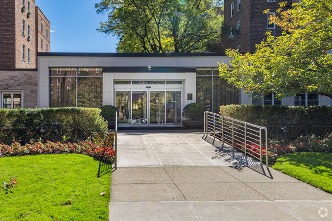 Building Entrance - The Balfour