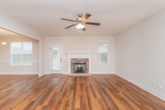 Building Photo - Welcome home to Summerton Village, where beauty, comfort, and value come together effortlessly.