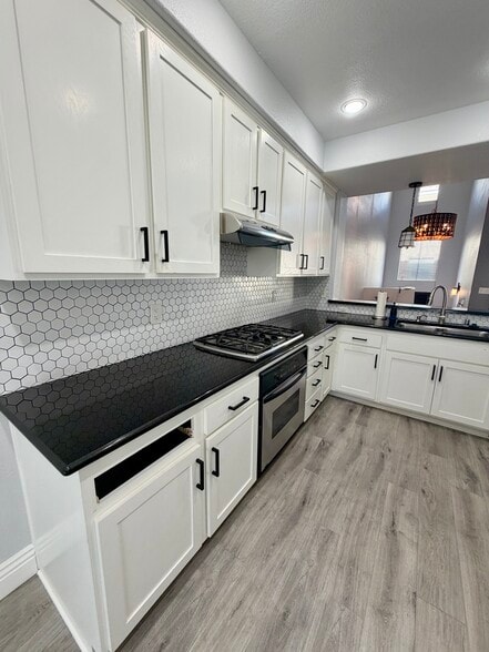 kitchen - 4942 Haight Trl