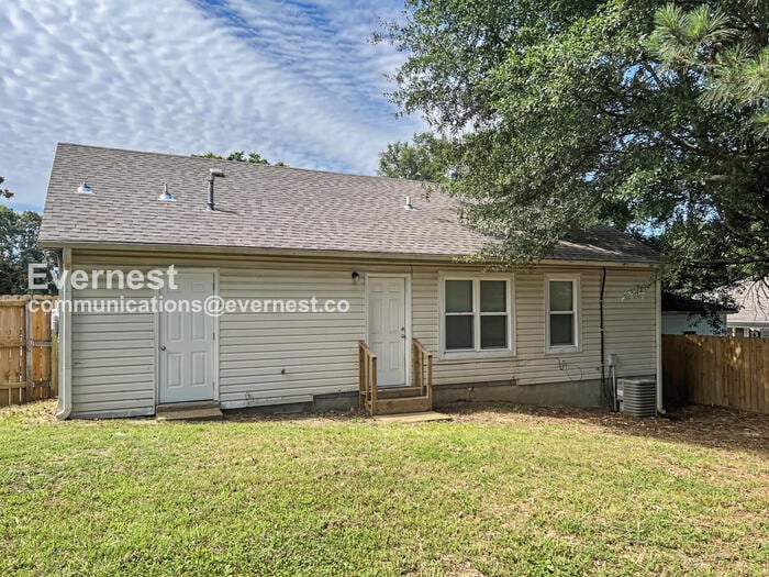 Building Photo - 1984 Custer Dr