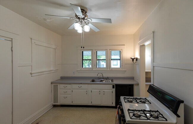 Building Photo - 202 Ridgeland Ave