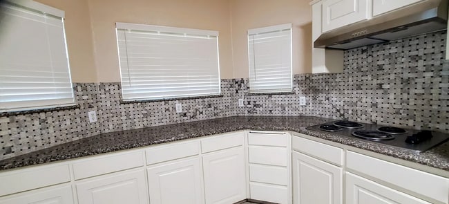 Building Photo - Beautiful Four Bedroom Home in Clovis North School District!