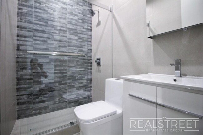 Building Photo - BRAND NEW SPACIOUS 1 Bed in Bed Stuy!