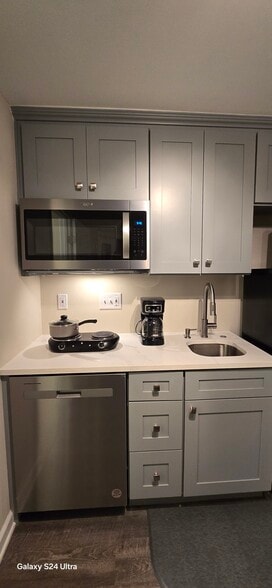 Building Photo - 14423 Hamletville St