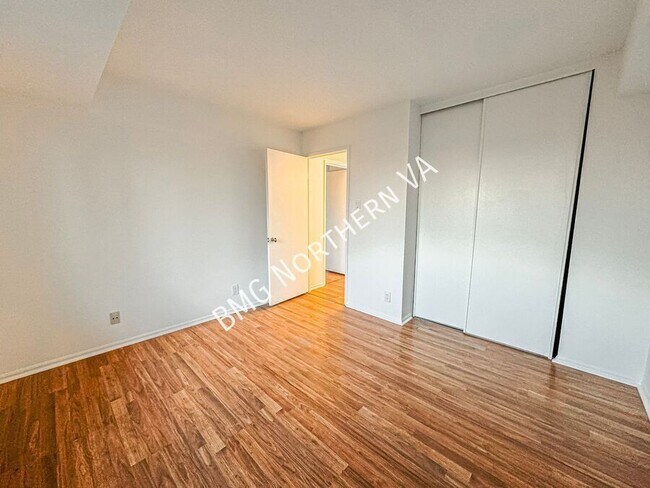 Building Photo - 309 Yoakum Pkwy