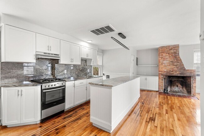 Building Photo - 6 Blaney St