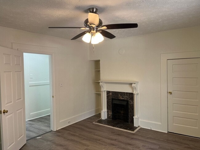 Building Photo - Spacious 2bd/1.5ba Home Minutes From W Midtown!