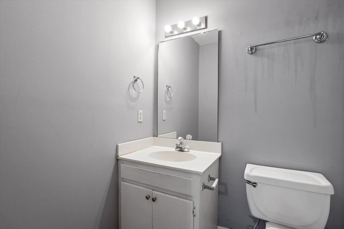 Building Photo - 17 Cheltenham Dr