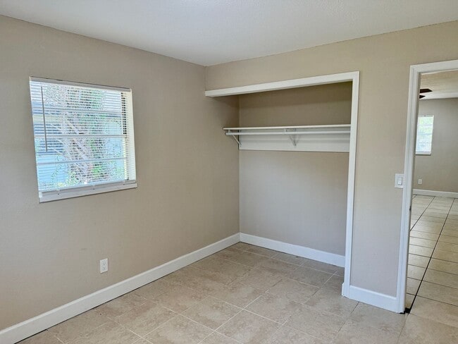Building Photo - Fully Renovated and Modern 3/1 Available Now!