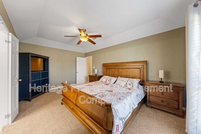 Building Photo - 1174 Mooncrest Dr