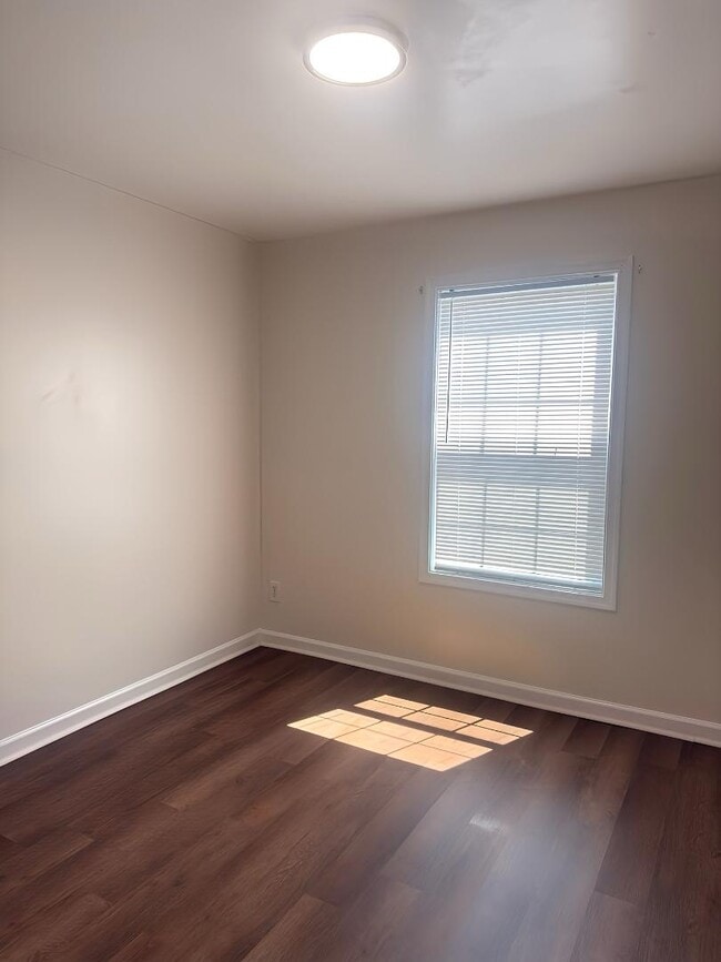 Building Photo - 986 Aztec Dr