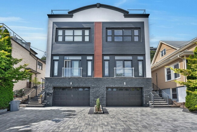 Primary Photo - 52 Myrtle Ave