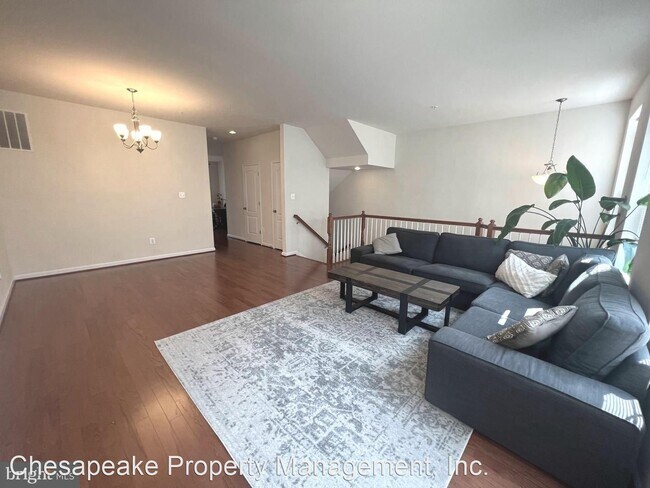 Building Photo - 3 br, 3.5 bath House - 1009 Red Clover Road