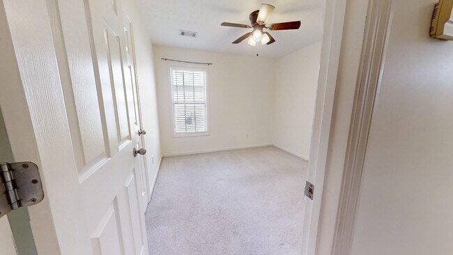 Building Photo - 2108 Dutch Ct