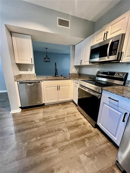 Building Photo - 6439 Cypressdale Dr