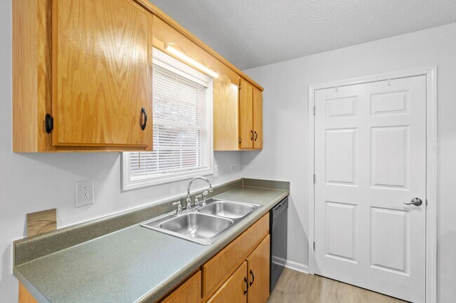 Building Photo - 941 Crabapple Ln