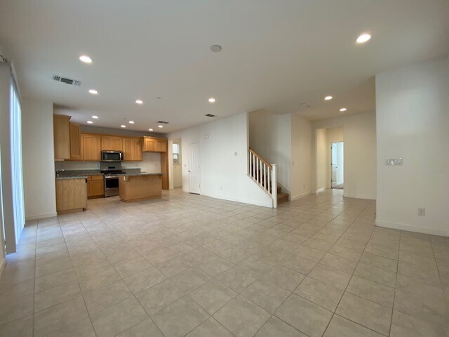 Building Photo - Beautiful New Home For Rent in Roseville!