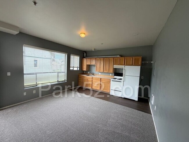 Building Photo - Tacoma Studio Apartment