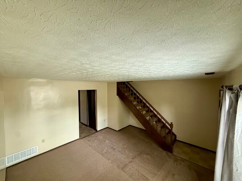 Building Photo - 5795 Pepperwood Ct