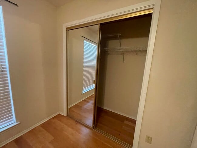 Building Photo - 117 Hollow Cove