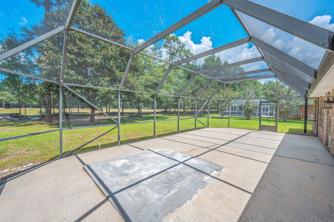 Building Photo - 1402 Ernest Hemingway Dr
