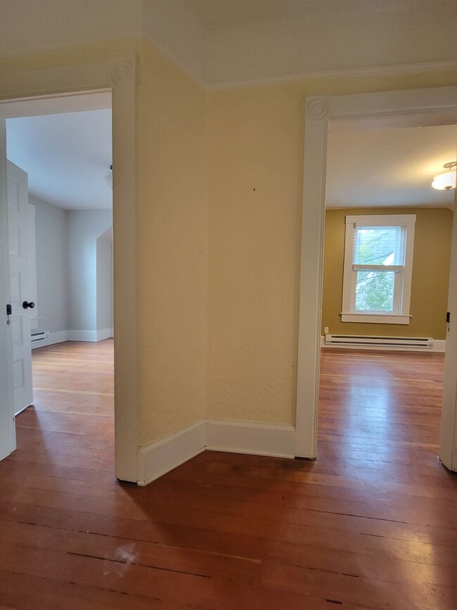 Building Photo - Newly Remodeled home in the heart of 6th A...