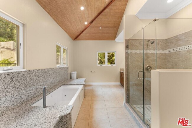 Building Photo - 1630 Bridgeport Dr