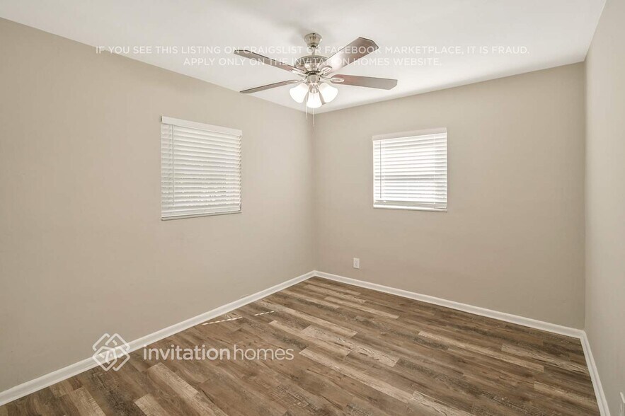 Building Photo - 525 Dolphin Dr