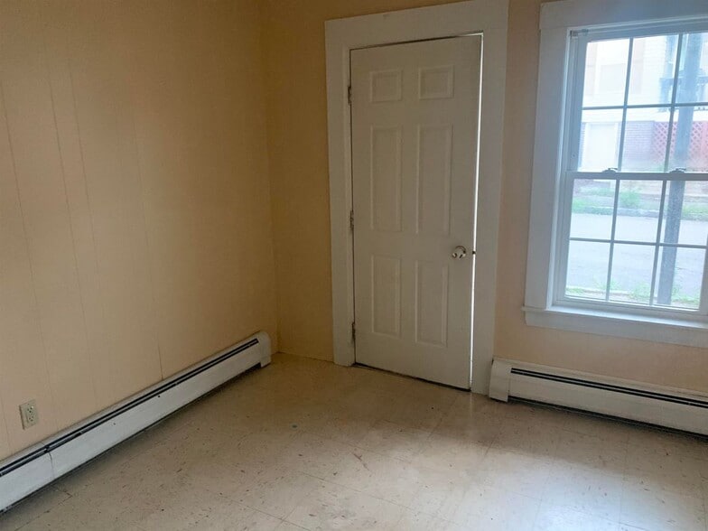 Building Photo - 22 Spring