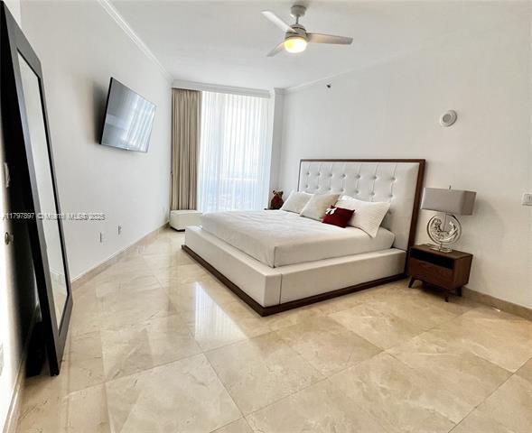 Building Photo - 15901 Collins Ave