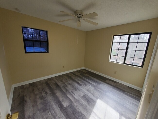 Building Photo - 6414 Tradewinds Dr