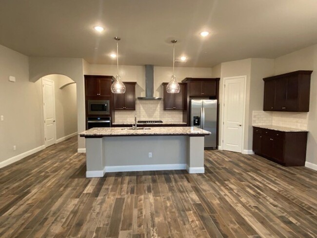 Building Photo - Stunning Brand New Granville Home at Deauv...