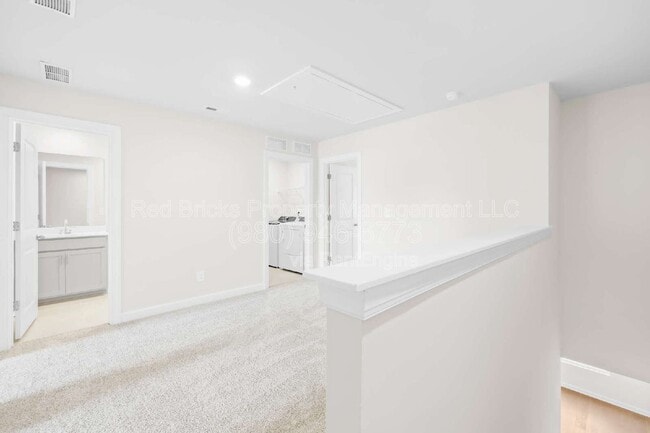 Building Photo - 6105 Starview Ter