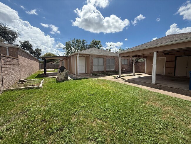 Building Photo - 16103 Camino Del Sol Dr