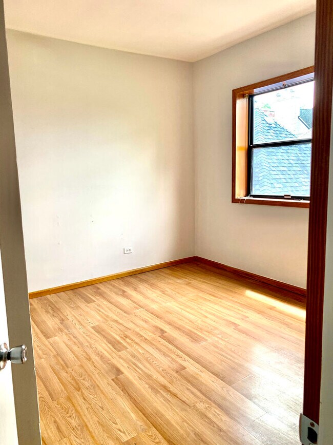 Building Photo - 6106 S Dorchester Ave