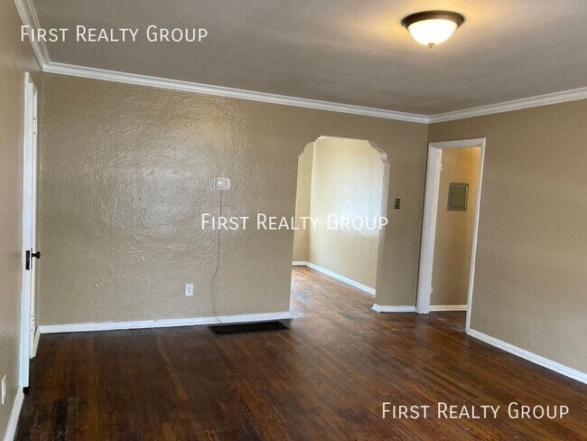 Building Photo - 16 W. Maplewood-Apt. 1