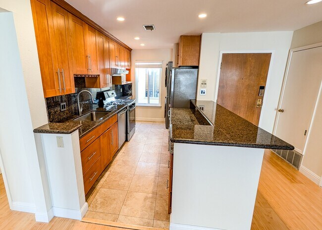 Building Photo - 3321 26th St