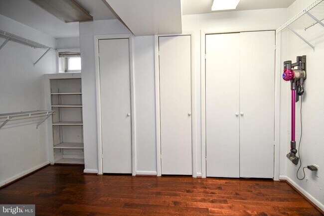 Building Photo - 4100 Dewmar Ct