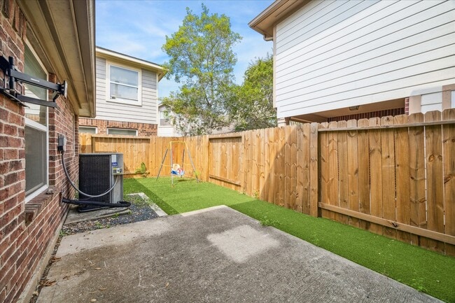 Building Photo - 2411 Lacyberry St